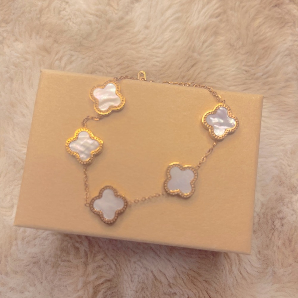 Clover 18K plated Bracelet Mother of pearl ✨🐚✨🐚✨🐚✨